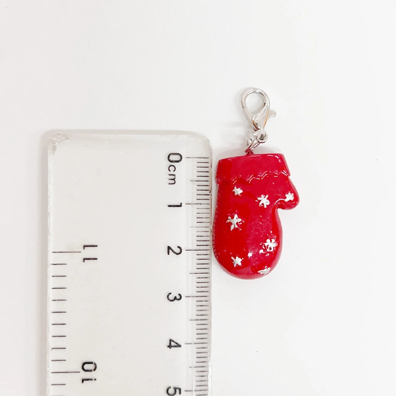 1 Piece 30mm Resin Santa Claus Snowman Elk Pendant Melon Seed Buckle Jewelry Accessories