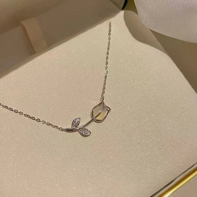 Love Stitching Pearl Japanese And Korean Necklace Design High-grade Light Luxury Niche Clavicle Chain New Women\'s Necklace