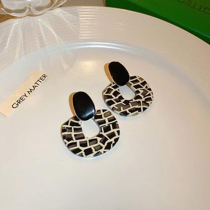 Luxurious Heart Alloy Oil Dripping Earrings