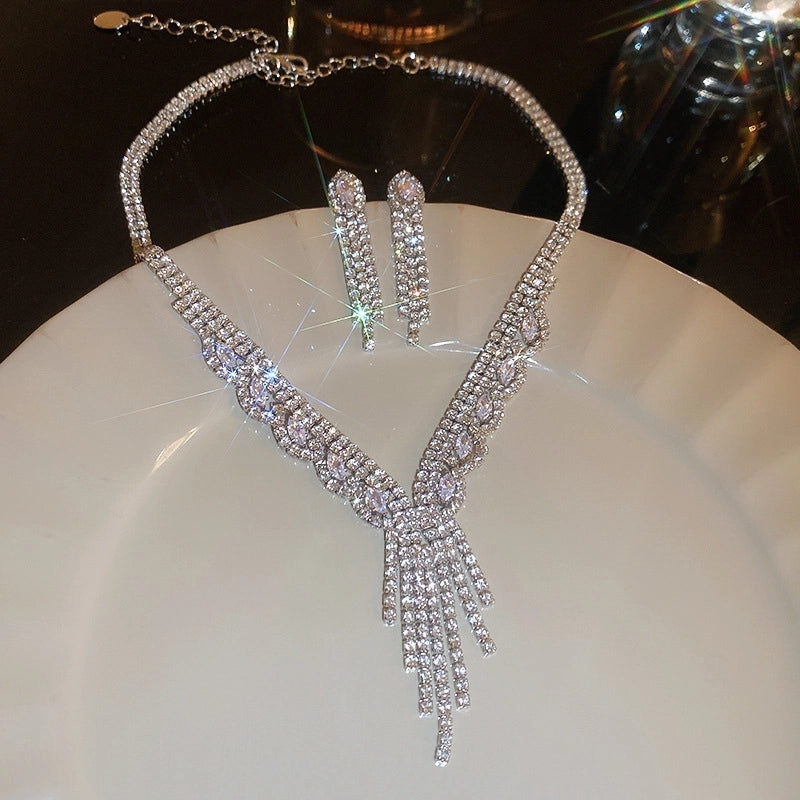 Explosions Zircon Diamond Geometric Necklace Earrings Suit Light Luxury Clavicle Chain High Sense Temperament Jewelry