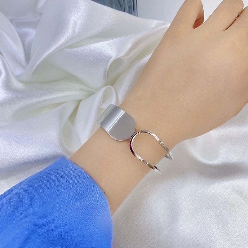 Minimalist Solid Color Stainless Steel Polishing Bangle