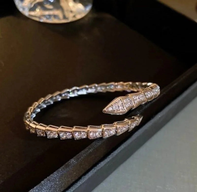 Elegant Lady Geometric Copper Inlay Zircon Bangle