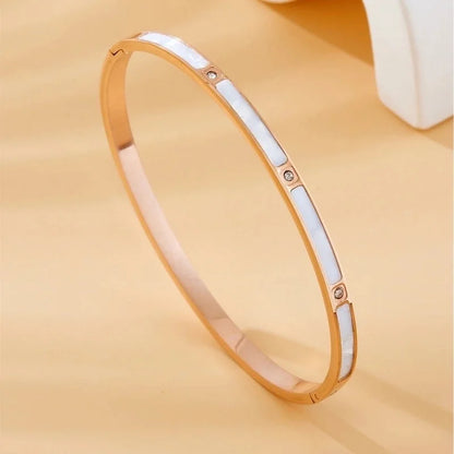 Elegant Geometric Round Titanium Steel 18K Gold Plated Rhinestones Shell Bangle In Bulk