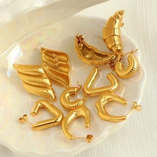 1 Pair Elegant Vintage Style Triangle Croissant Rhombus Pleated 304 Stainless Steel Titanium Steel 18K Gold Plated Ear Studs