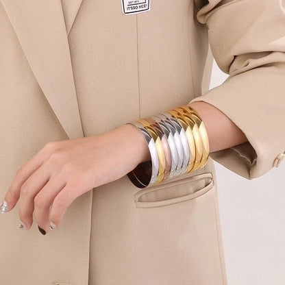 Minimalist Round Stainless Steel 18K Gold Plated Bangle In Bulk