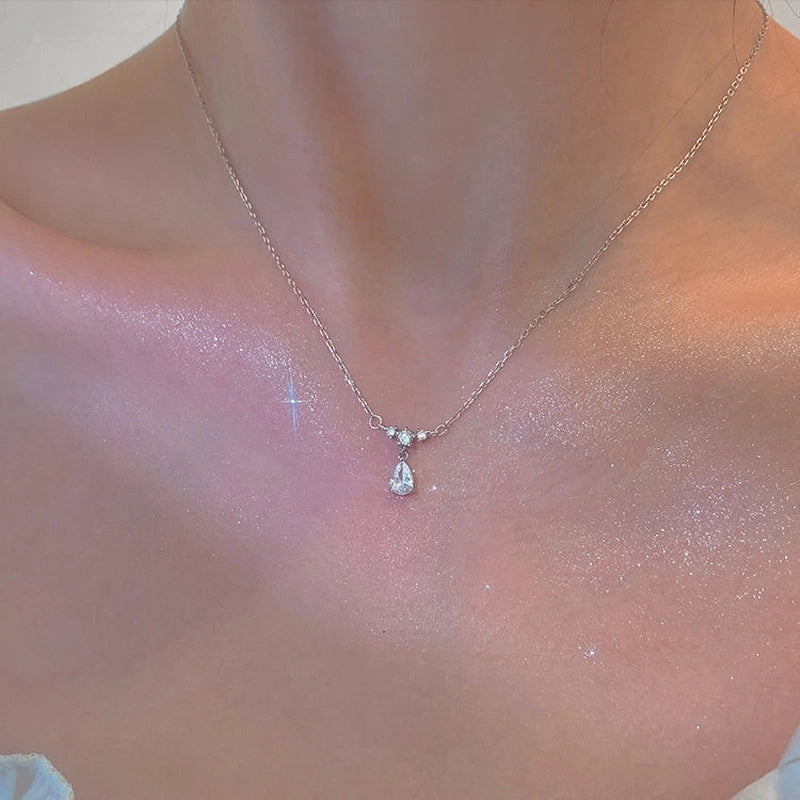 Love Stitching Pearl Japanese And Korean Necklace Design High-grade Light Luxury Niche Clavicle Chain New Women\'s Necklace