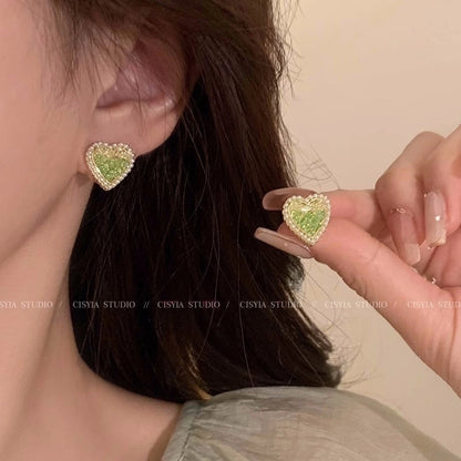 Retro Flower Copper Plating Inlay Artificial Gemstones Pearl Ear Studs 1 Pair