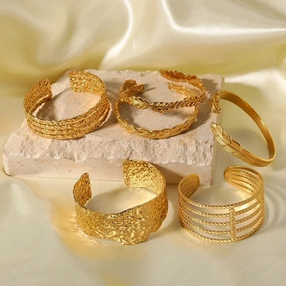 Basic Retro Leaf Solid Color Knot Stainless Steel 18K Gold Plated Bangle In Bulk