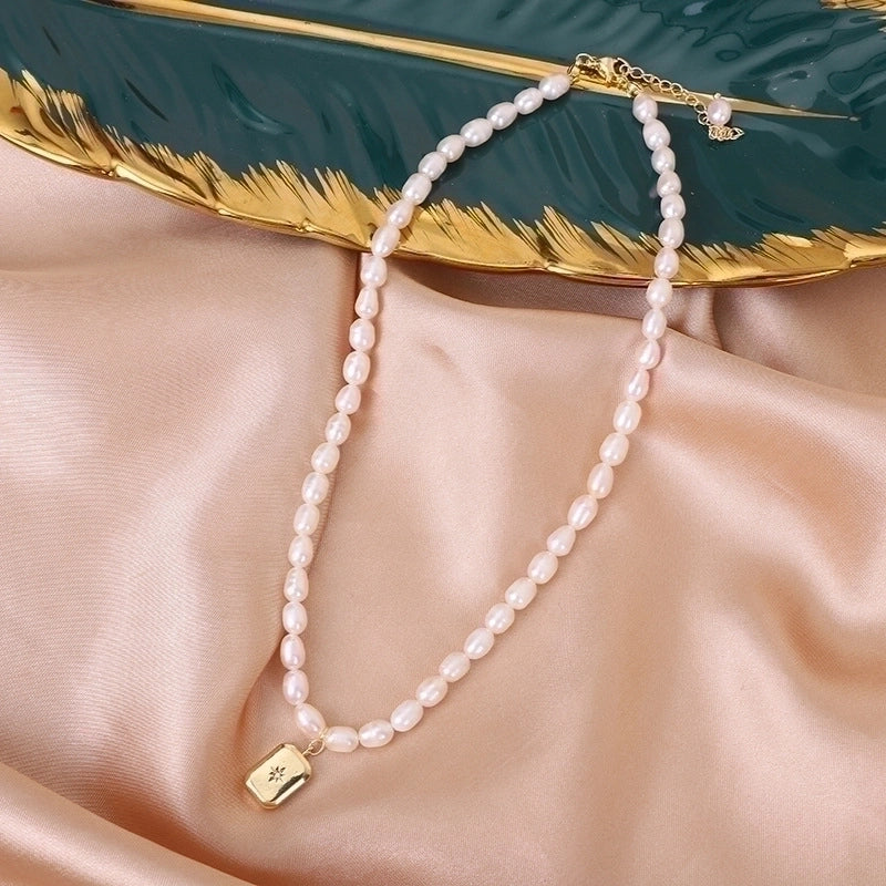 Alloy Freshwater Pearl Copper Fashion Solid Color Irregular Necklace