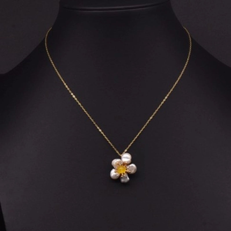 Retro Flower Freshwater Pearl Copper Plating Pendant Necklace