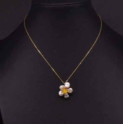 Retro Flower Freshwater Pearl Copper Plating Pendant Necklace