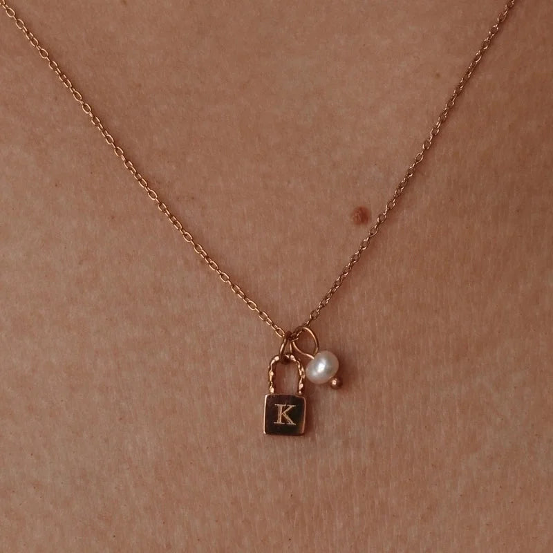 201 Stainless Steel 304 Stainless Steel Glass Gold Plated Casual Minimalist Pearl Plating Letter Lock Pendant Necklace