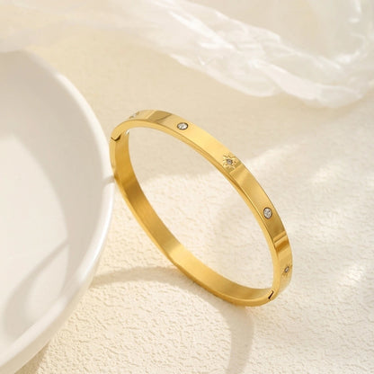 Casual Elegant Star Flower Titanium Steel 18K Gold Plated Bangle In Bulk
