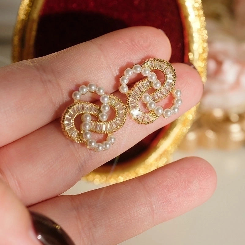 1 Pair Elegant Baroque Style Heart Shape Butterfly Bow Knot Plating Copper Hoop Earrings Drop Earrings Ear Studs