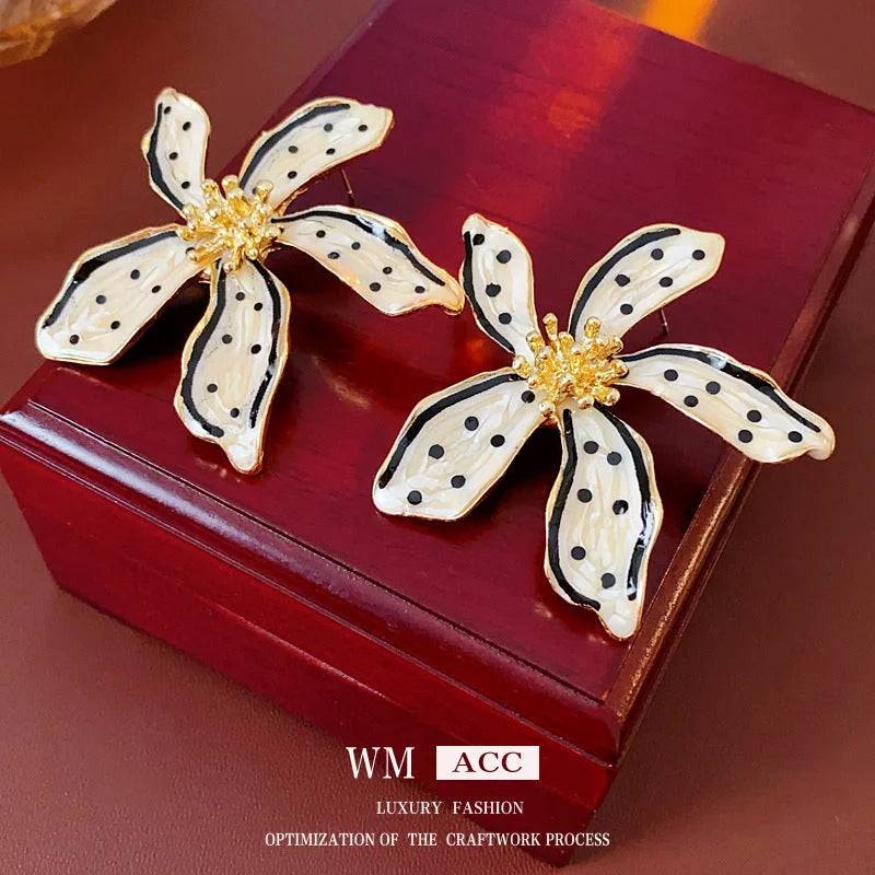 Luxurious Flower Geometric Flower Alloy Oil Dripping Earrings