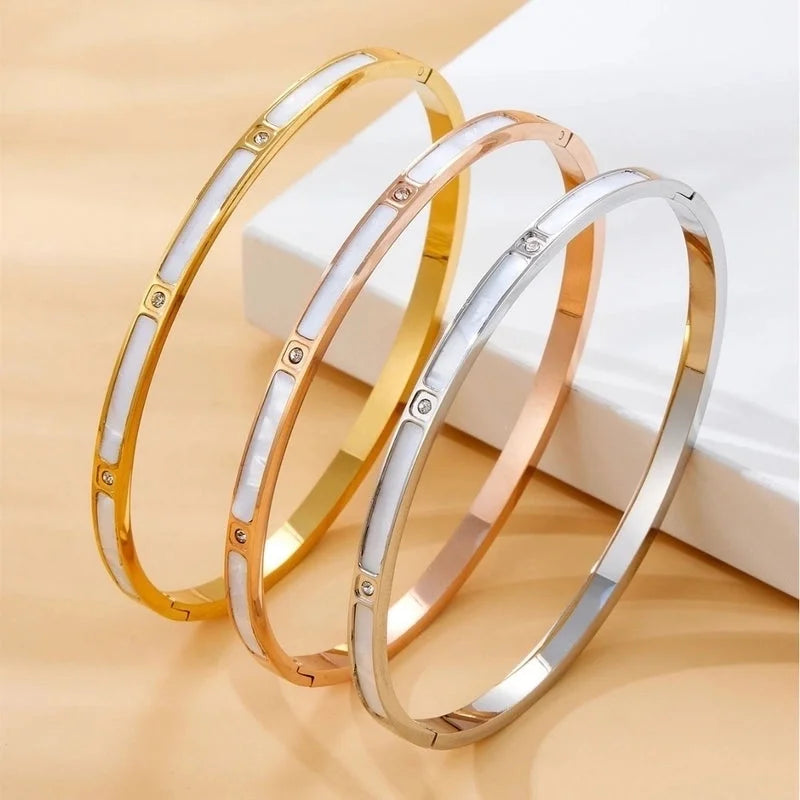 Elegant Geometric Round Titanium Steel 18K Gold Plated Rhinestones Shell Bangle In Bulk