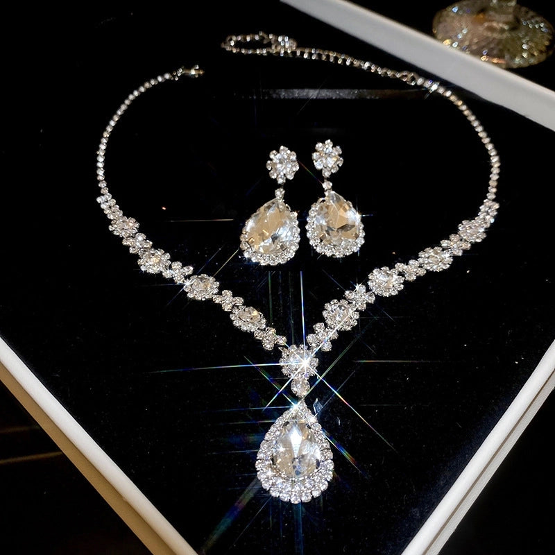 Explosions Zircon Diamond Geometric Necklace Earrings Suit Light Luxury Clavicle Chain High Sense Temperament Jewelry