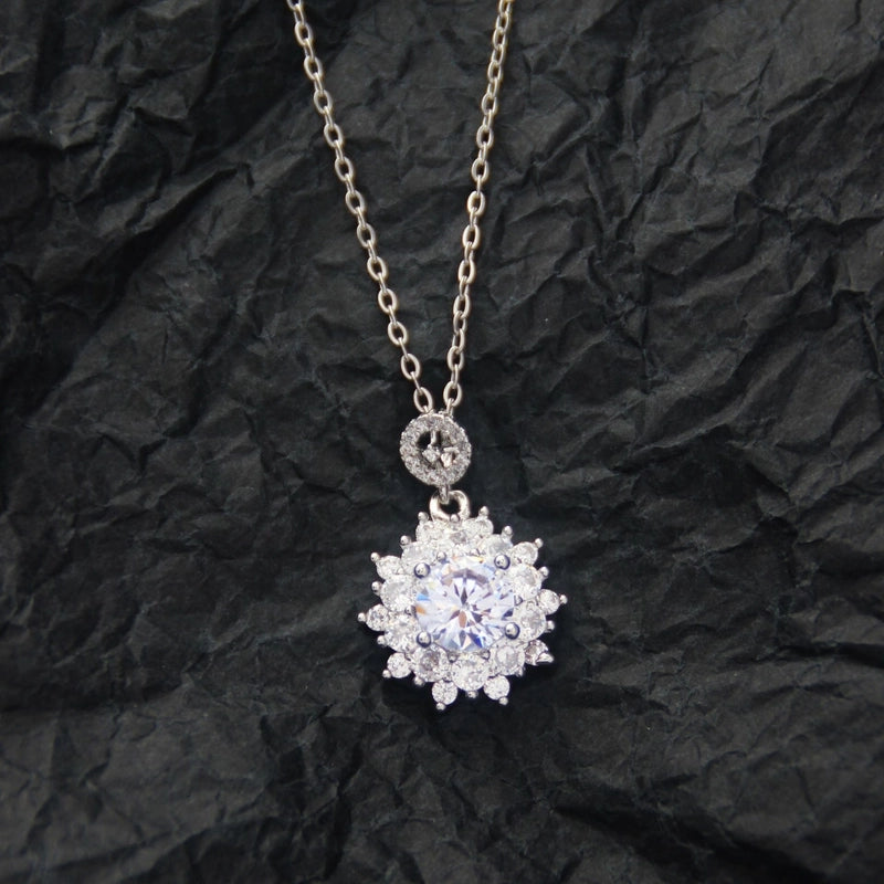 10 Pieces Casual Elegant Basic Moon Heart Shape Bow Knot Titanium Steel Copper Zircon Plating Inlay Pendant Necklace