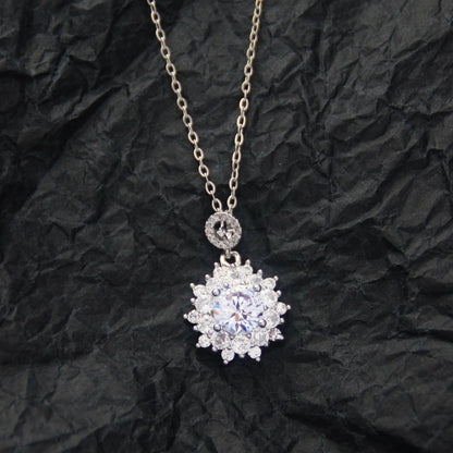 10 Pieces Casual Elegant Basic Moon Heart Shape Bow Knot Titanium Steel Copper Zircon Plating Inlay Pendant Necklace