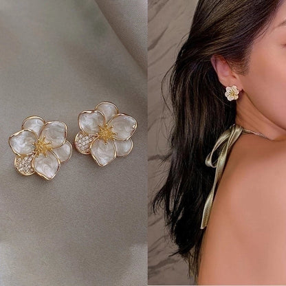 Retro Flower Copper Plating Inlay Artificial Gemstones Pearl Ear Studs 1 Pair
