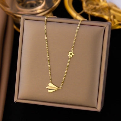 304 Stainless Steel 18K Gold Plated Minimalist Plating Inlay U Shape Heart Shape Acrylic Artificial Rhinestones Plastic Pendant Necklace