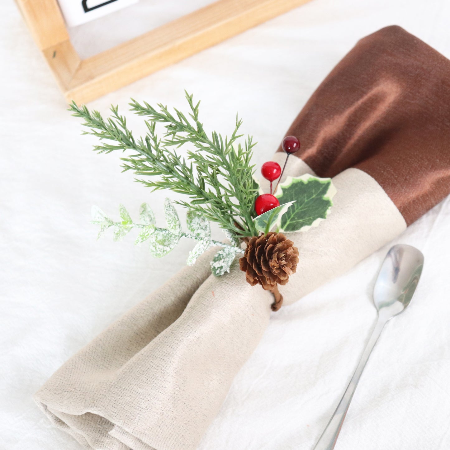 2 Pieces Can Be Matched With Christmas Decoration Pine Needle Napkin Rings For Hotel And Home Use Napkin Holders