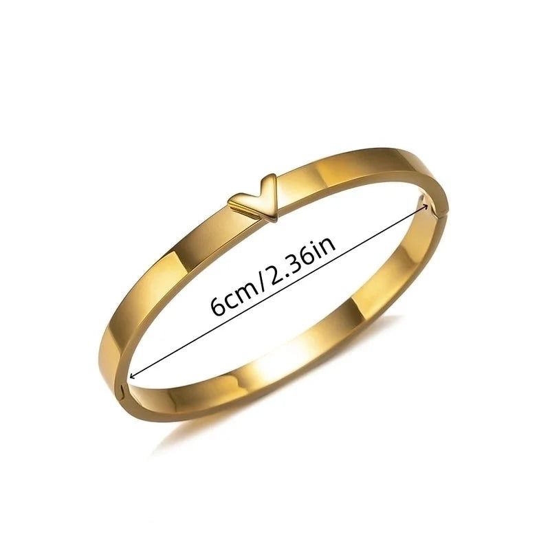 Elegant Heart Shape Titanium Steel 18K Gold Plated Bangle In Bulk