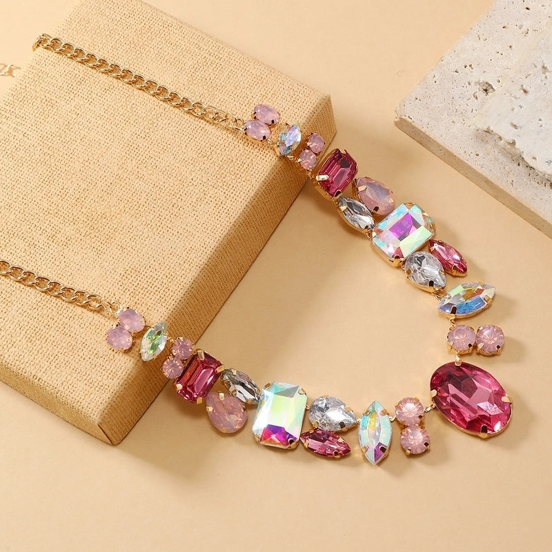 Casual Elegant Geometric Gold Plated Rhinestones Glass Alloy Pendant Necklaces