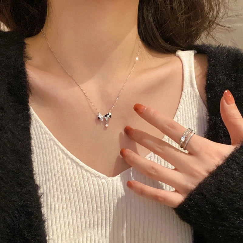 Love Stitching Pearl Japanese And Korean Necklace Design High-grade Light Luxury Niche Clavicle Chain New Women\'s Necklace