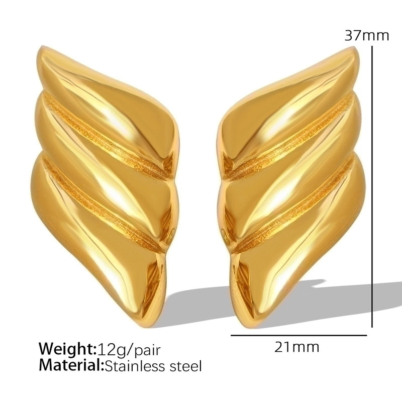 1 Pair Elegant Vintage Style Triangle Croissant Rhombus Pleated 304 Stainless Steel Titanium Steel 18K Gold Plated Ear Studs