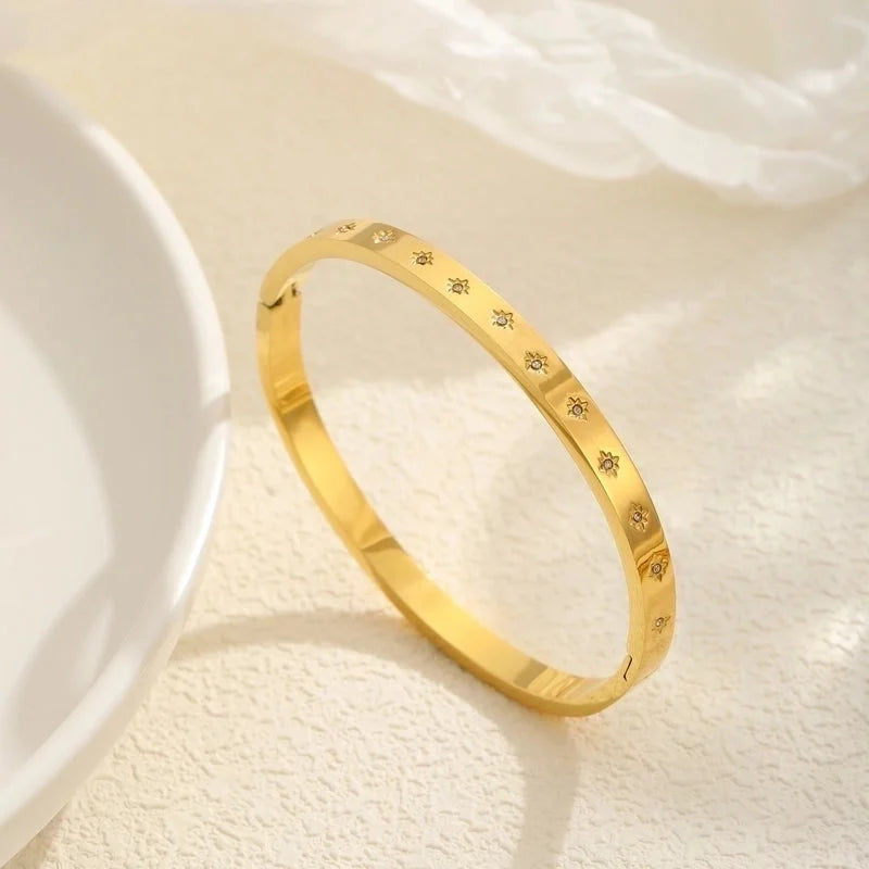 Casual Elegant Geometric Star Titanium Steel 18K Gold Plated Rhinestones Bangle In Bulk