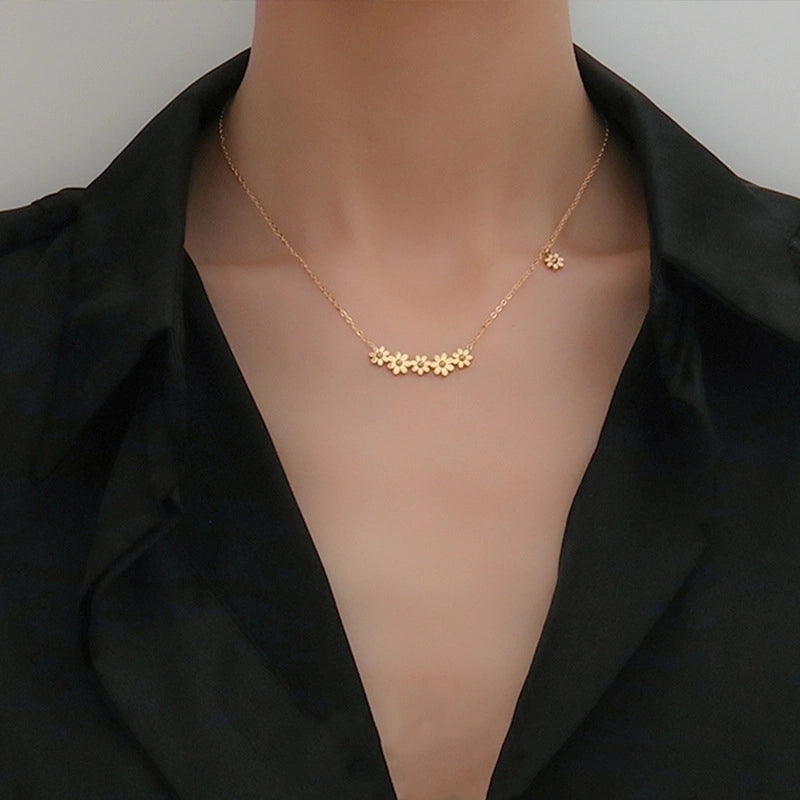 Sweet Minimalist Round Chinese Character Flower Titanium Steel Inlay Rhinestones Shell Pendant Necklace