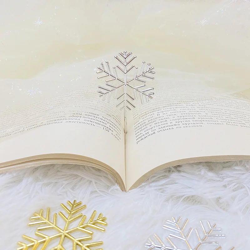 10 Pieces Snowflake Cake Topper Plastic Snowflake Christmas Cake Decoration Topper Cupcake Dessert Decoration