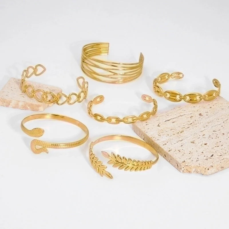 Modern Style Geometric Heart Shape Snake 304 Stainless Steel 18K Gold Plated Bangle In Bulk